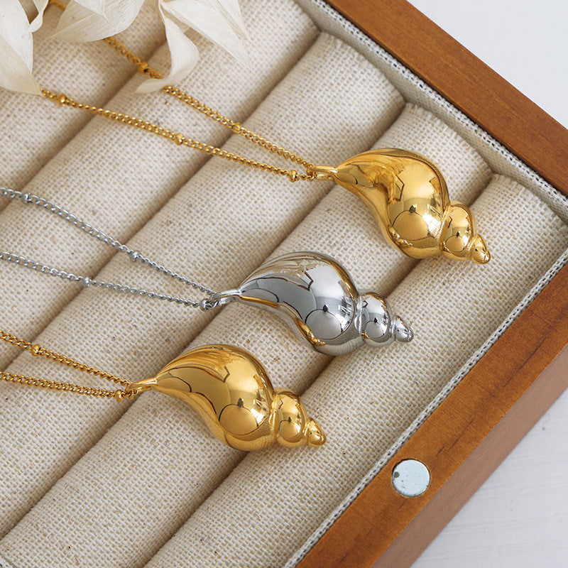 Luxurious Conch Pendant Necklace in Titanium Steel - Fashionable Holiday Jewelry