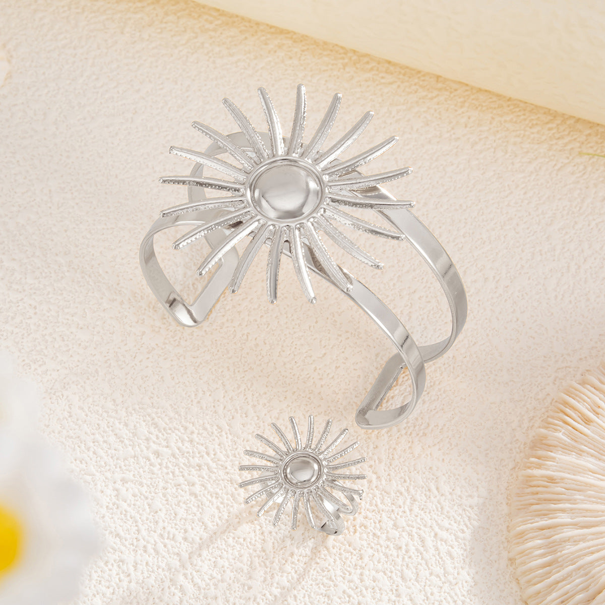 Planderful Vienna Verve Bracelet – Adjustable Retro Design