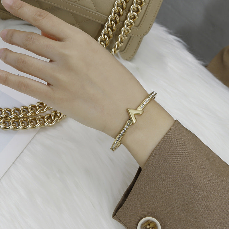 Niche Design Rose Gold Alloy Bracelet with High-end Elegance