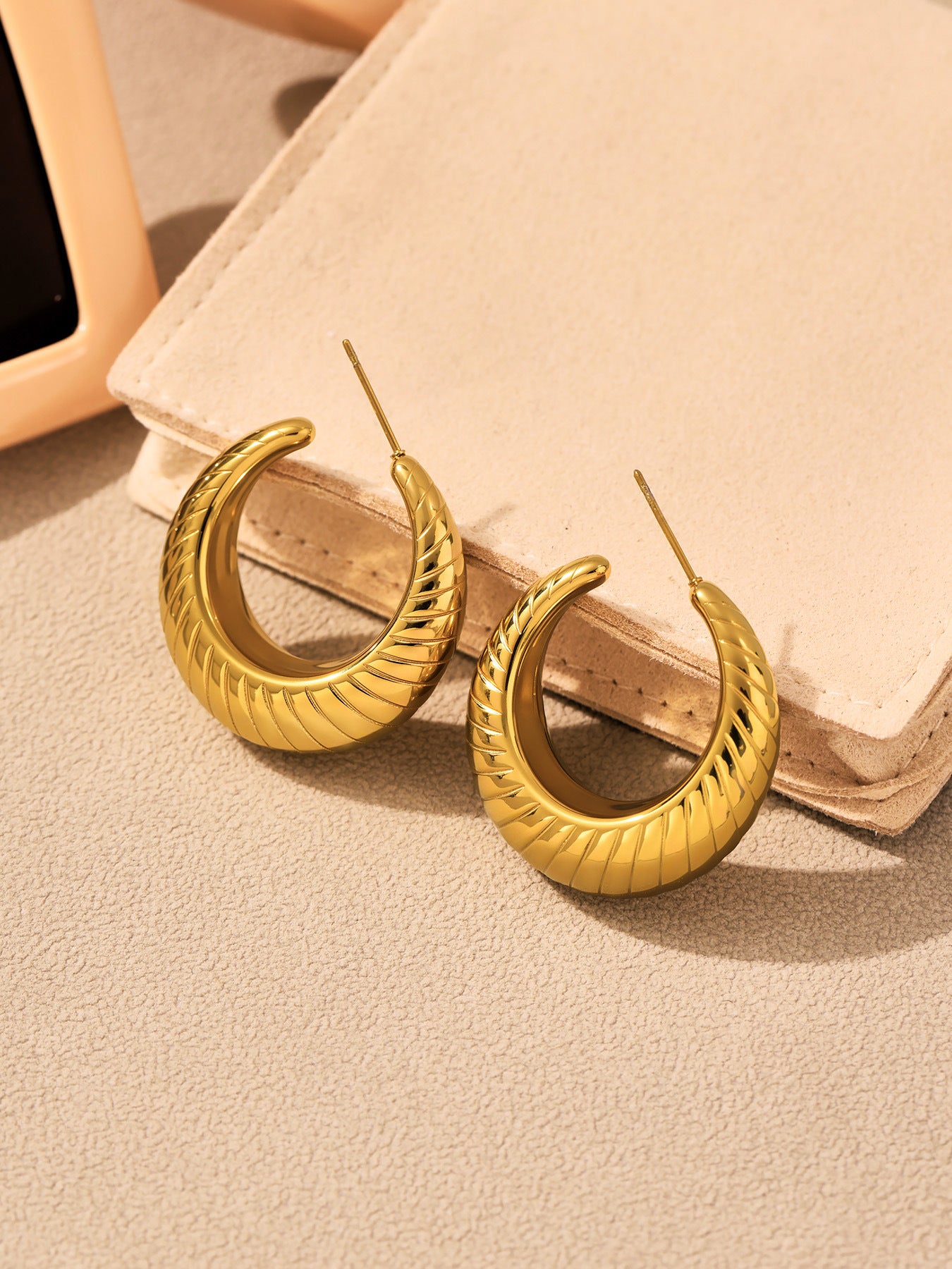 Planderful Hollow C Earrings 18K Gold Plated for Women