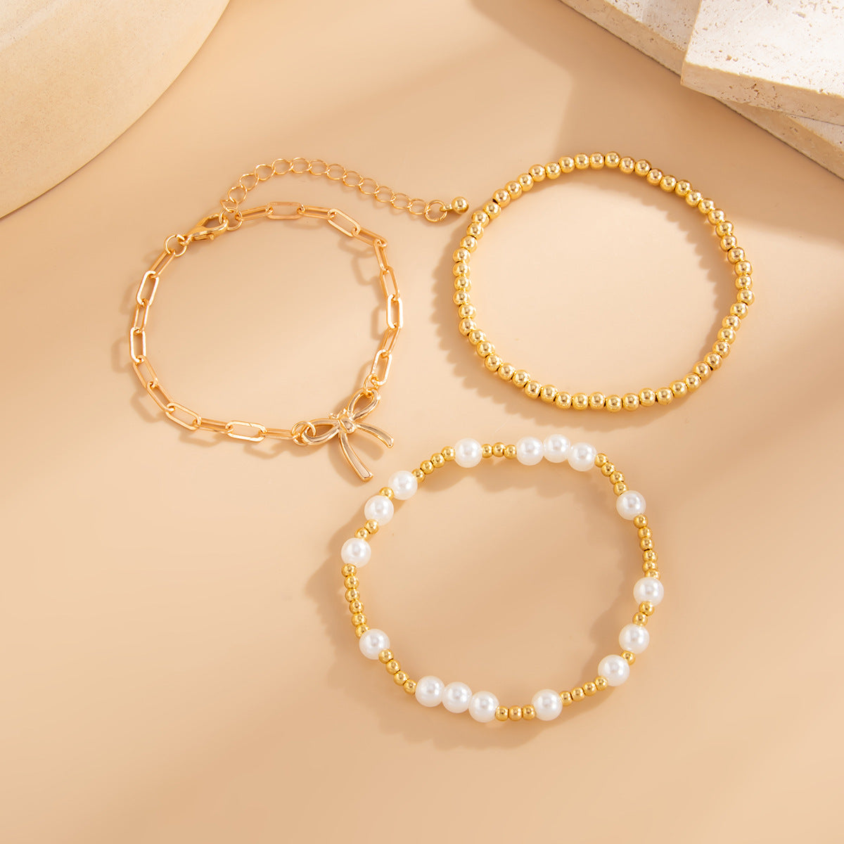 Planderful Vienna Verve Bracelet – Fashionable Imitation Pearl Design