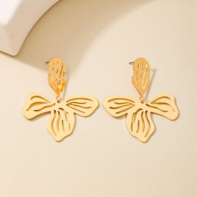 Planderful Vienna Verve Earrings – Fashionable Metal Hollow Leaf Design