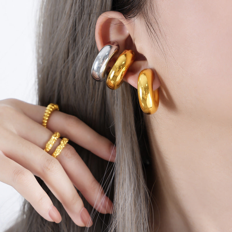 Chic Titanium Steel Gold-Plated Circular Ear Clip with Minimalistic Design