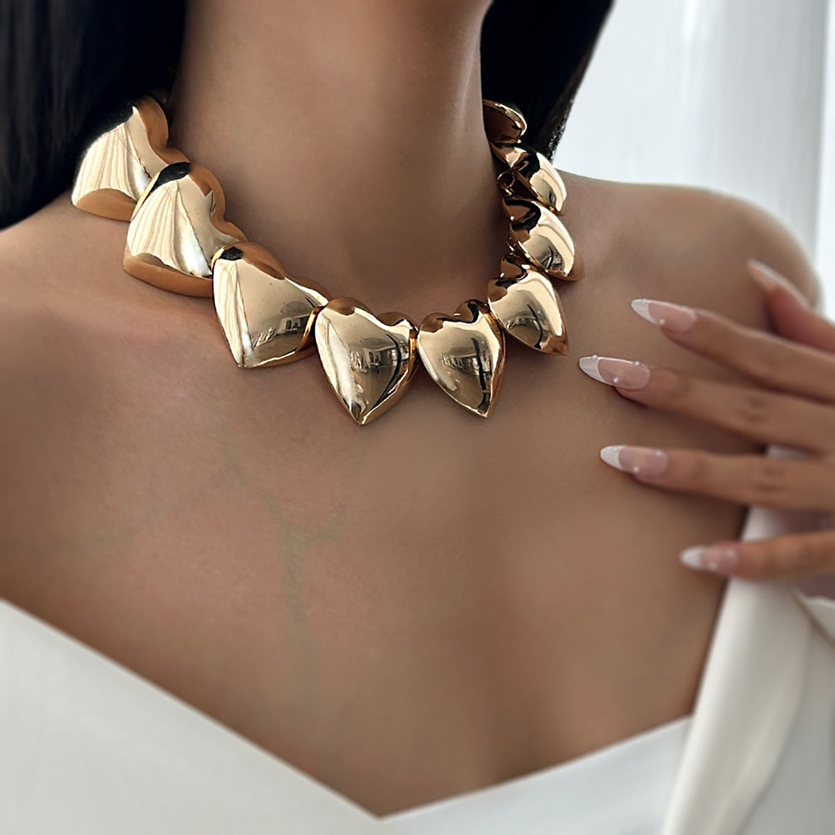 Planderful Vienna Verve Necklace – Elegant Love-Shaped Choker for Women