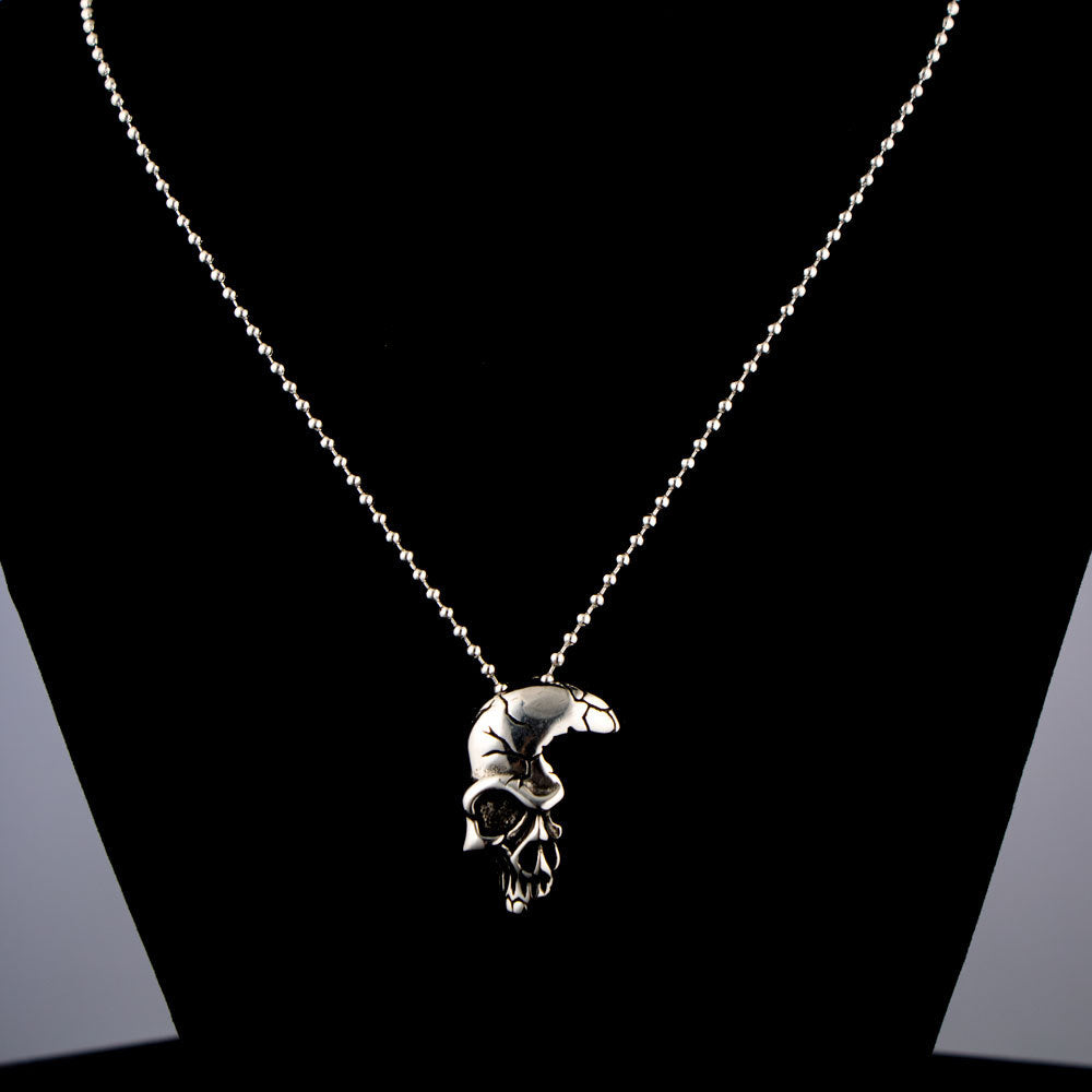 Trendy Titanium Steel Skull Pendant Necklace for Men - Retro Punk Style Fashion Accessory