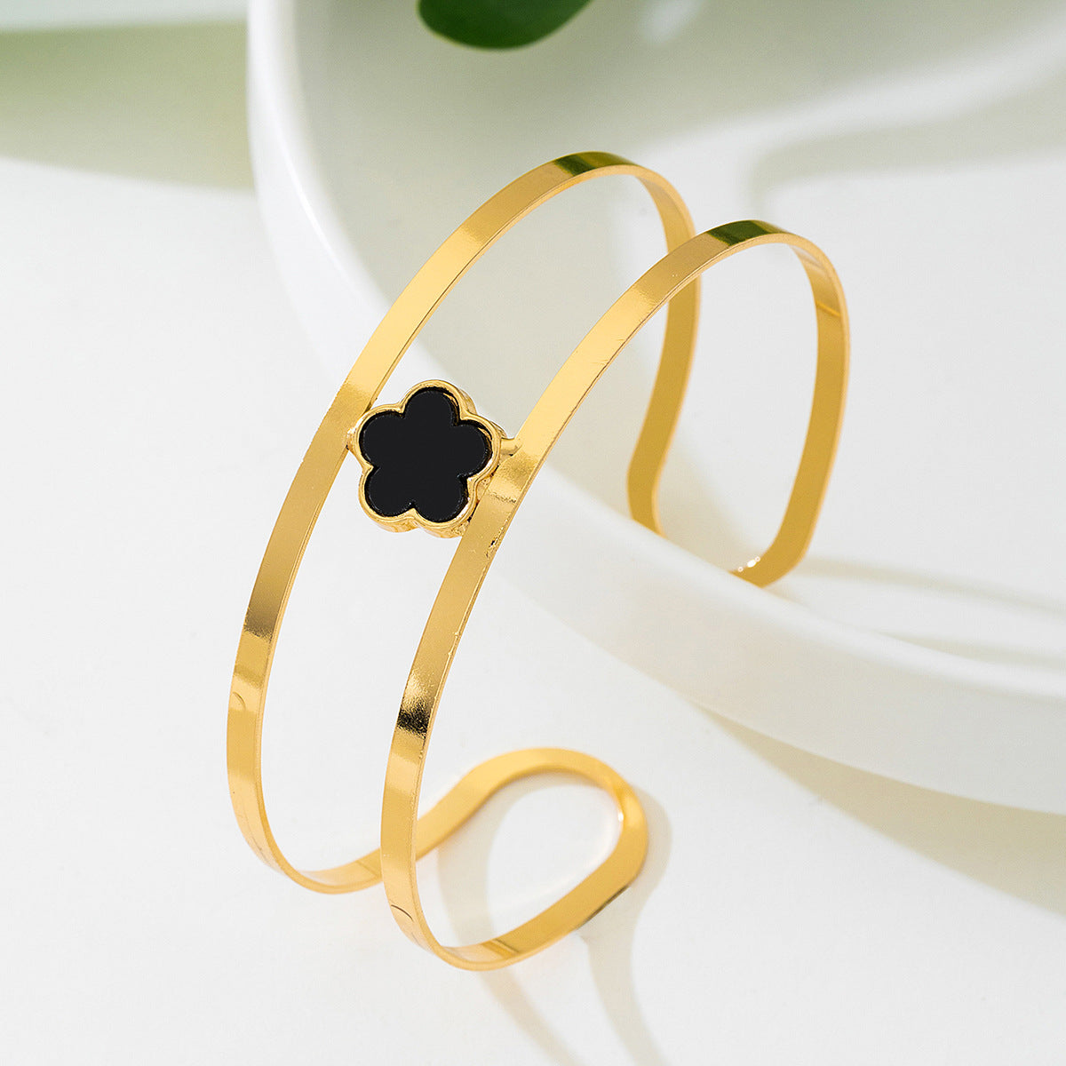 Planderful Vienna Verve Armband – Elegant Gold Metal Design