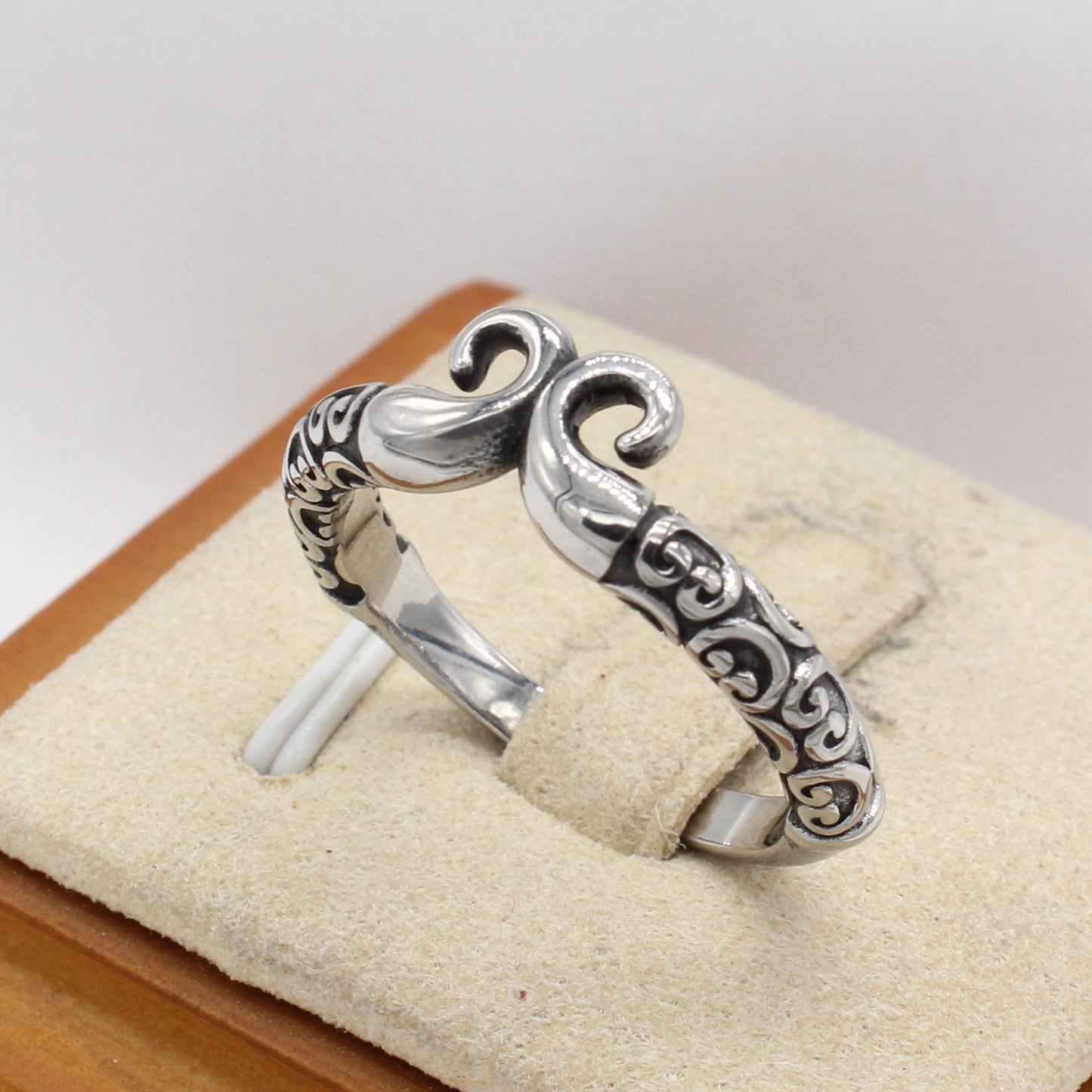 Planderful Everyday Genie – European and American Personalized Retro Straitjacket Men's Titanium Steel Ring