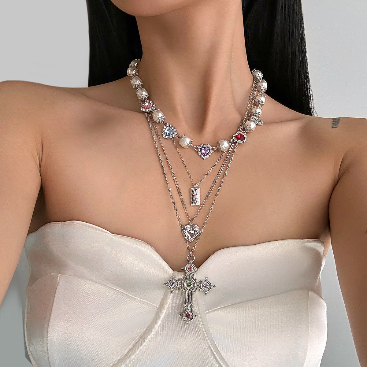 Planderful Vienna Verve Necklace – Retro Love-Shaped Imitation Pearl Design