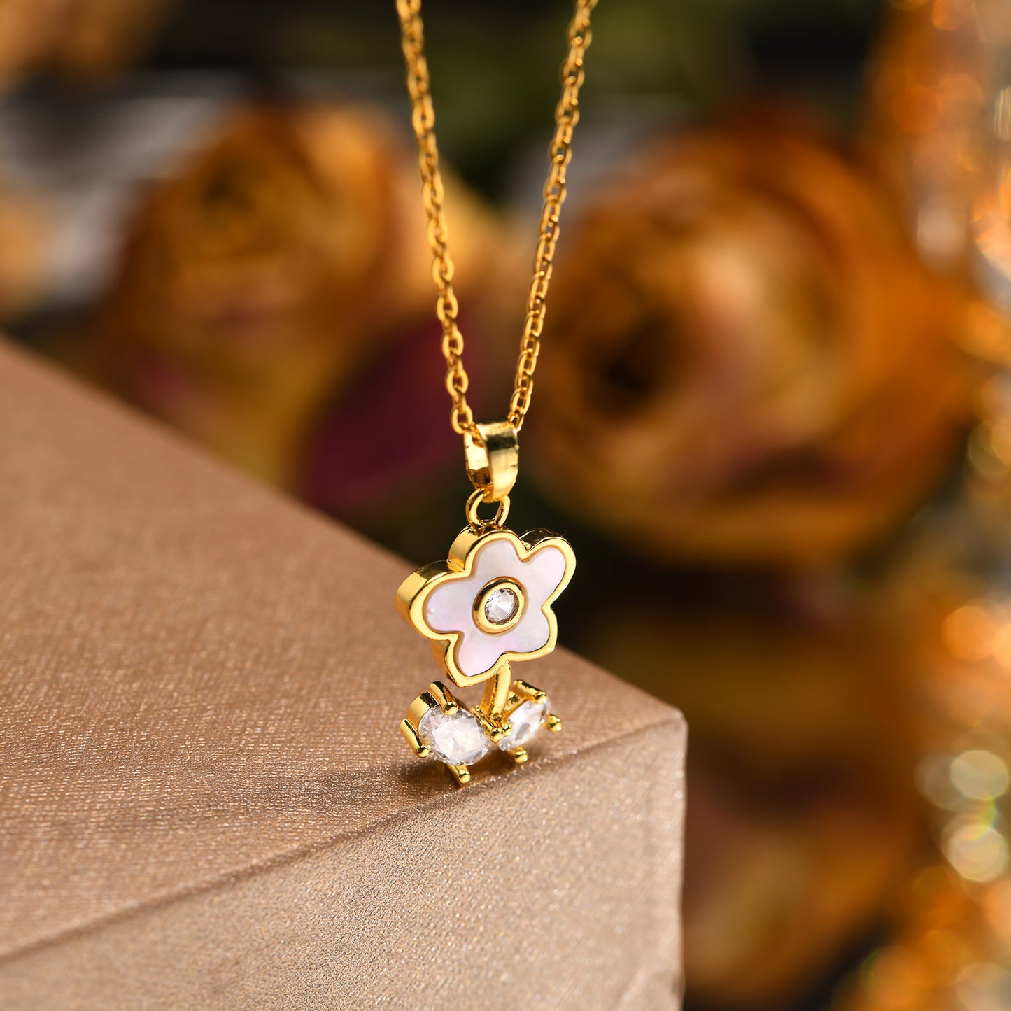 European And American Accessories Zircon Shell Flower Necklace