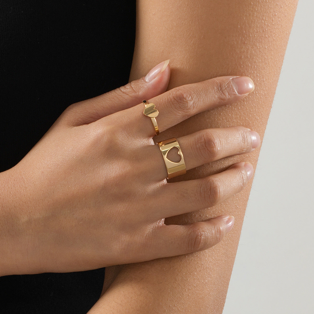 Fashionable Retro Metal Hollow Love Heart Ring Set for Women