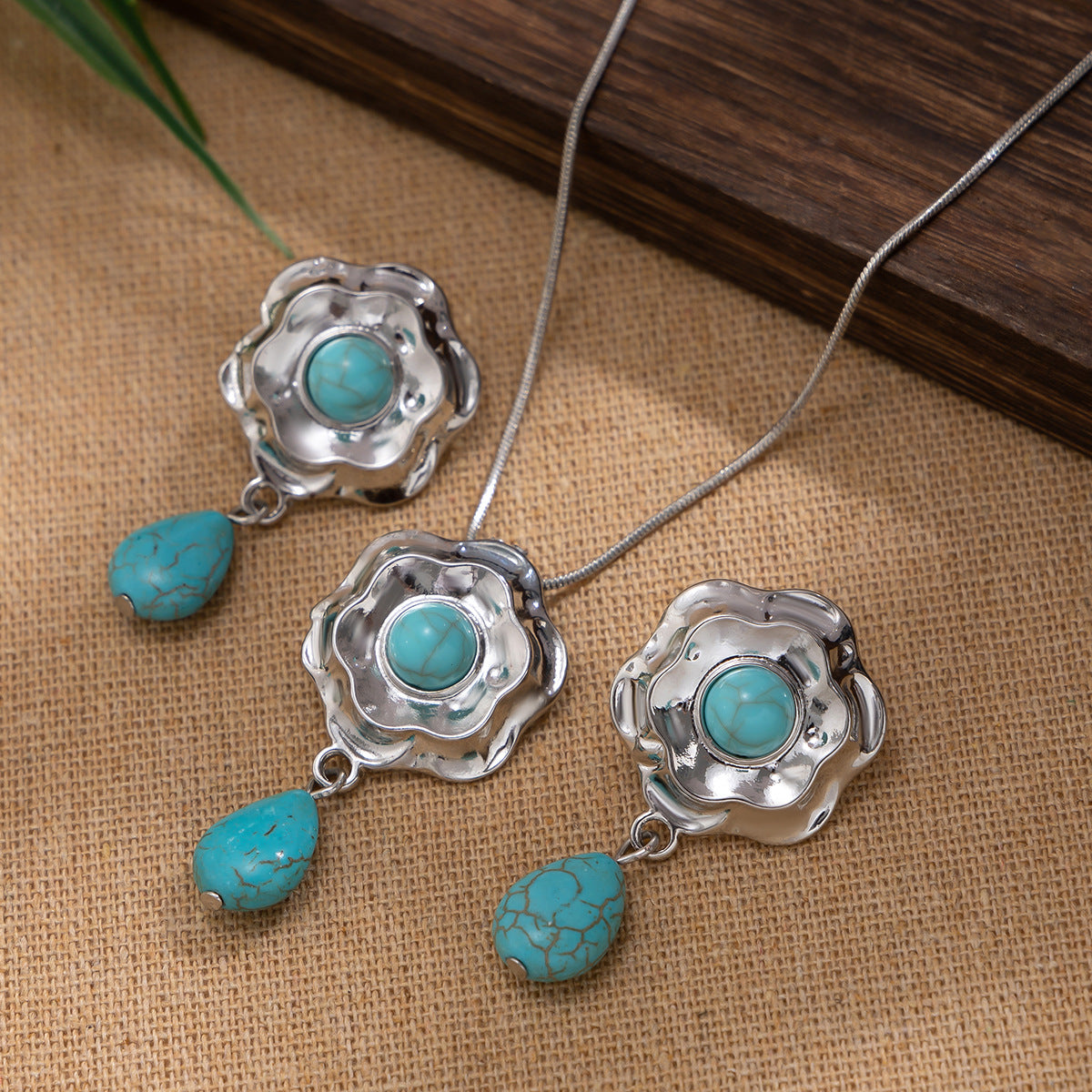 Western Turquoise-Style Floral Drop Necklace