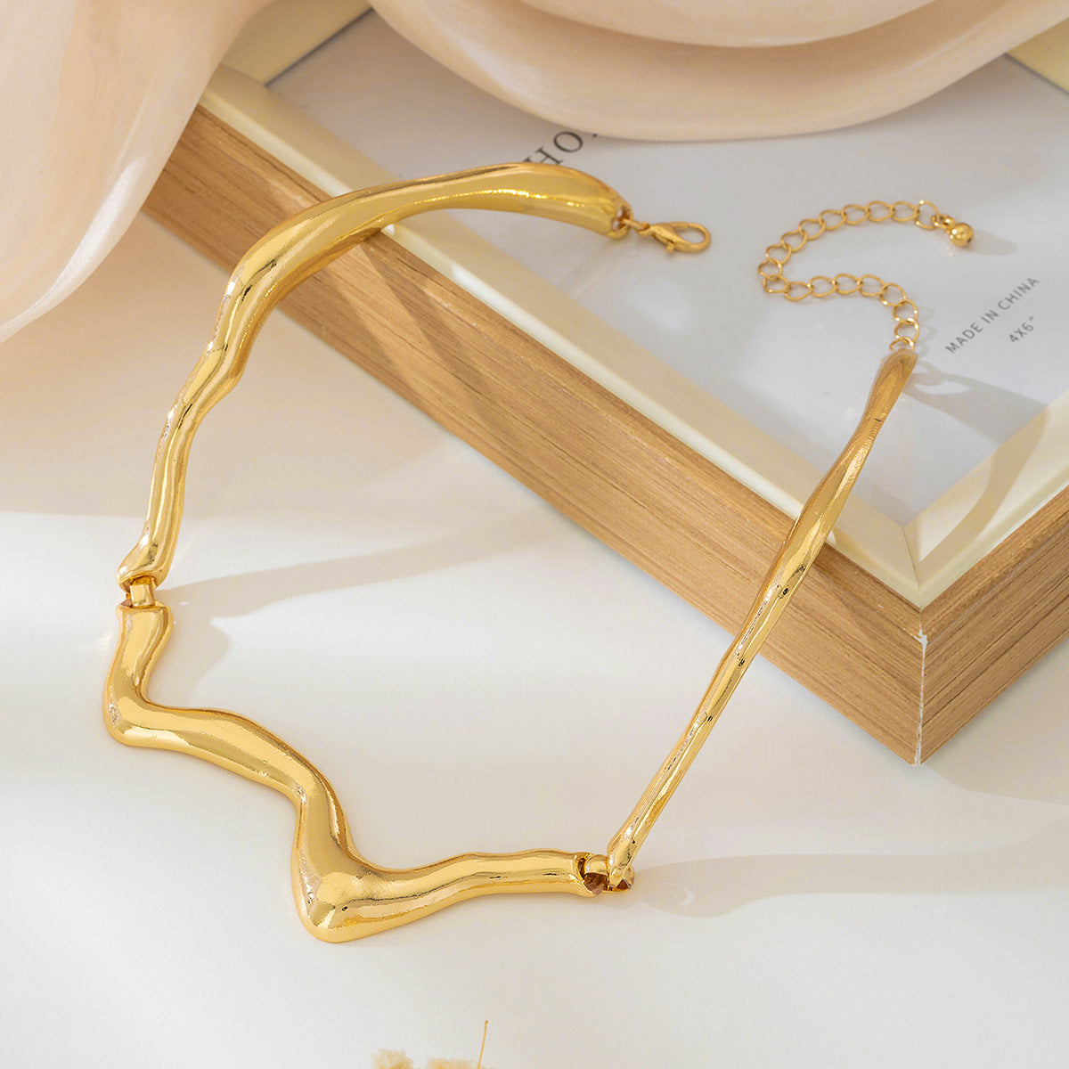 Planderful Vienna Verve Necklace – Exaggerated Heavy Metal Gold Design