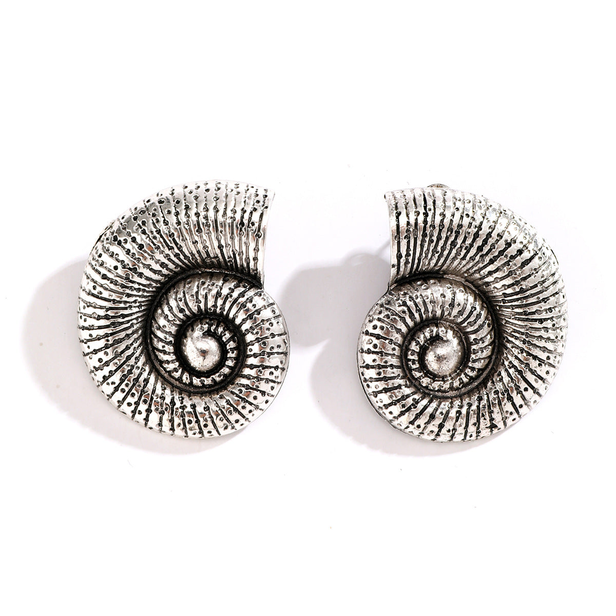 Spicy Starfish Pendant Necklace with Ocean Style for Women, Featuring a Single Layer Design and Alloy Material.