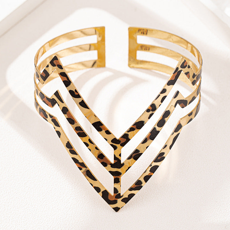Planderful Vienna Verve Bracelet – Fashionable Metal V-Shaped Leopard Print Design