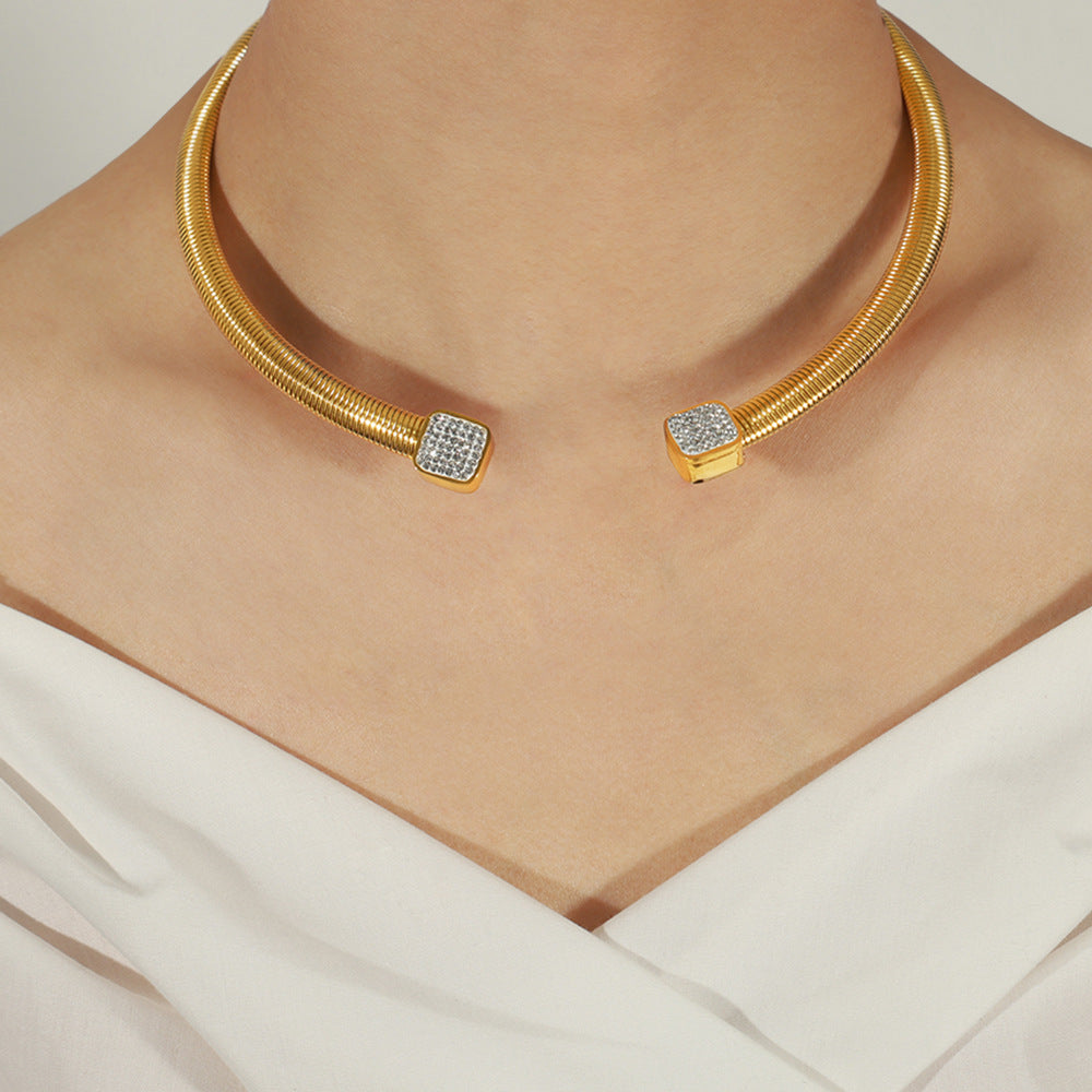 Fashionable Minimalist Blade Collar Necklace with Gold-Plated Zircon Insets
