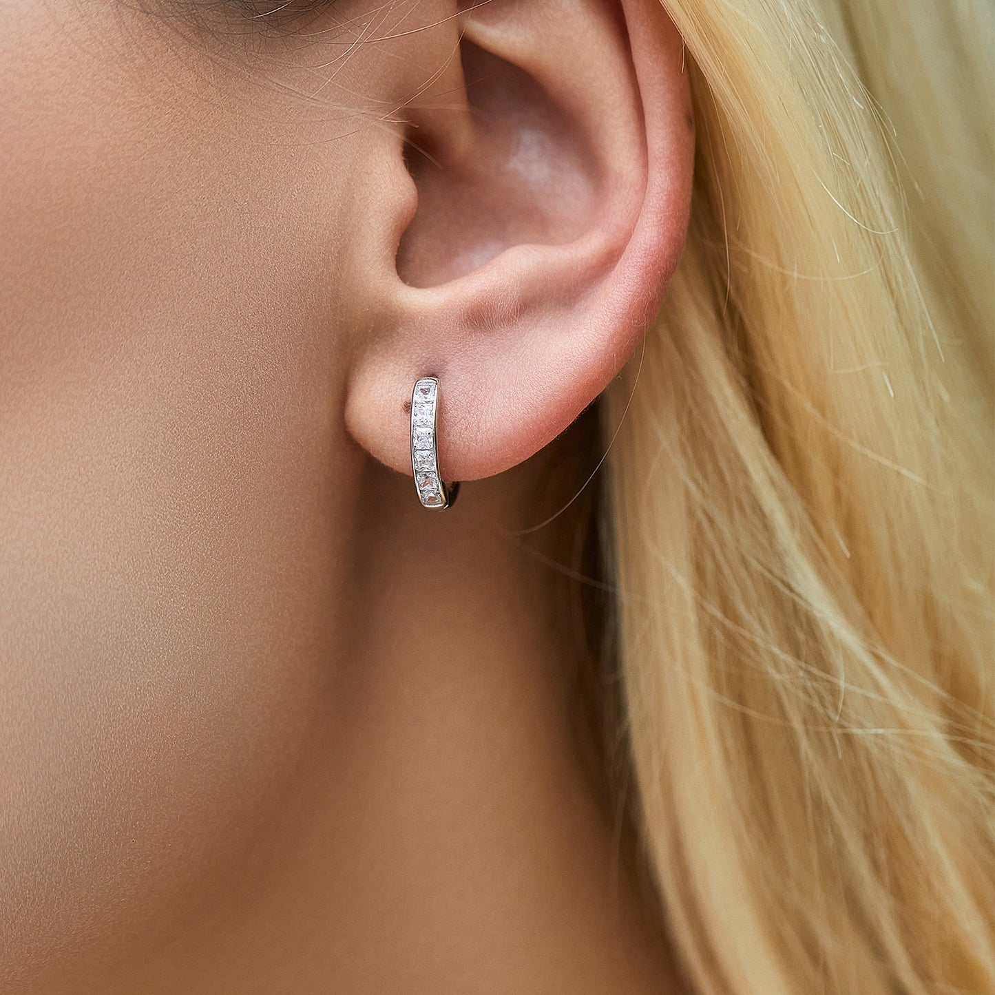 Planderful Everyday Genie U-Shaped Earrings – Shiny Zircon Hollow Design