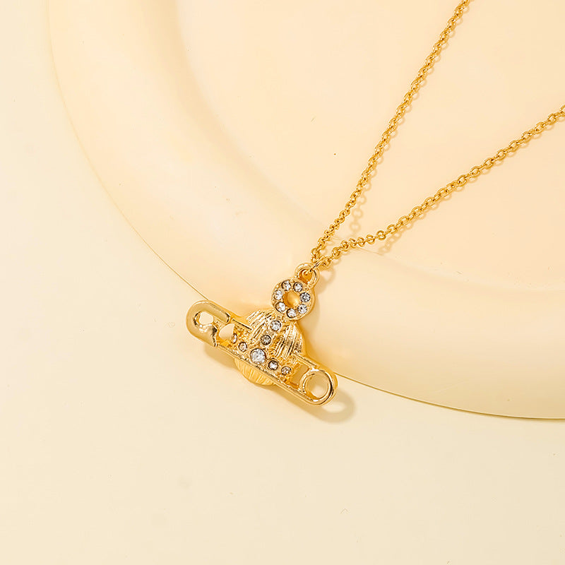 Luxurious Pearl Necklace with a Touch of French Elegance