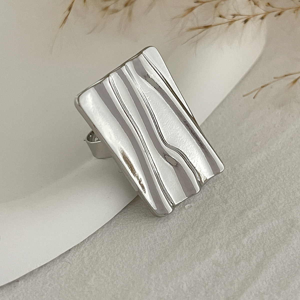 Planderful Vienna Verve Ring – Unique Geometric Design