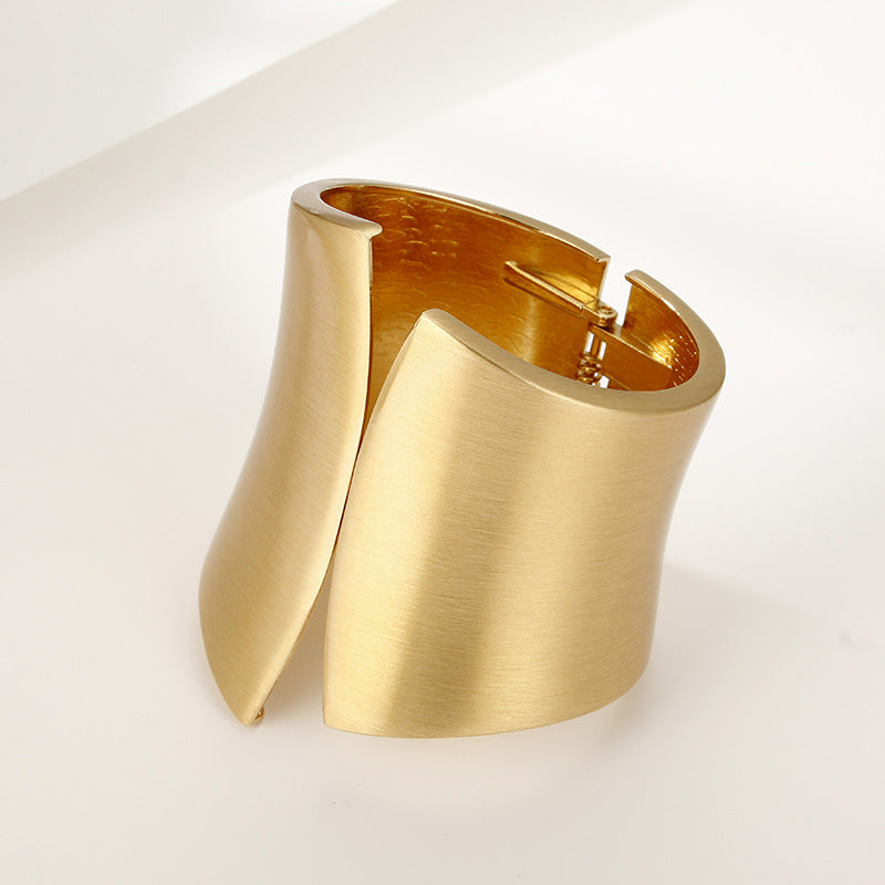Trendy Asymmetric Metal Bracelet with Irregular Opening