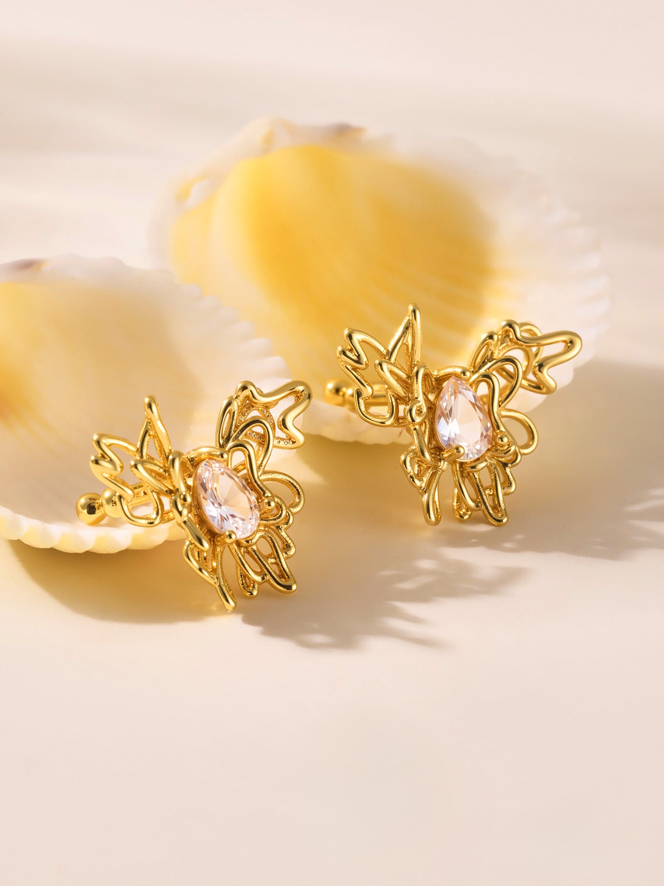 Planderful Zircon Butterfly Ear Clip No Piercing 18K Gold