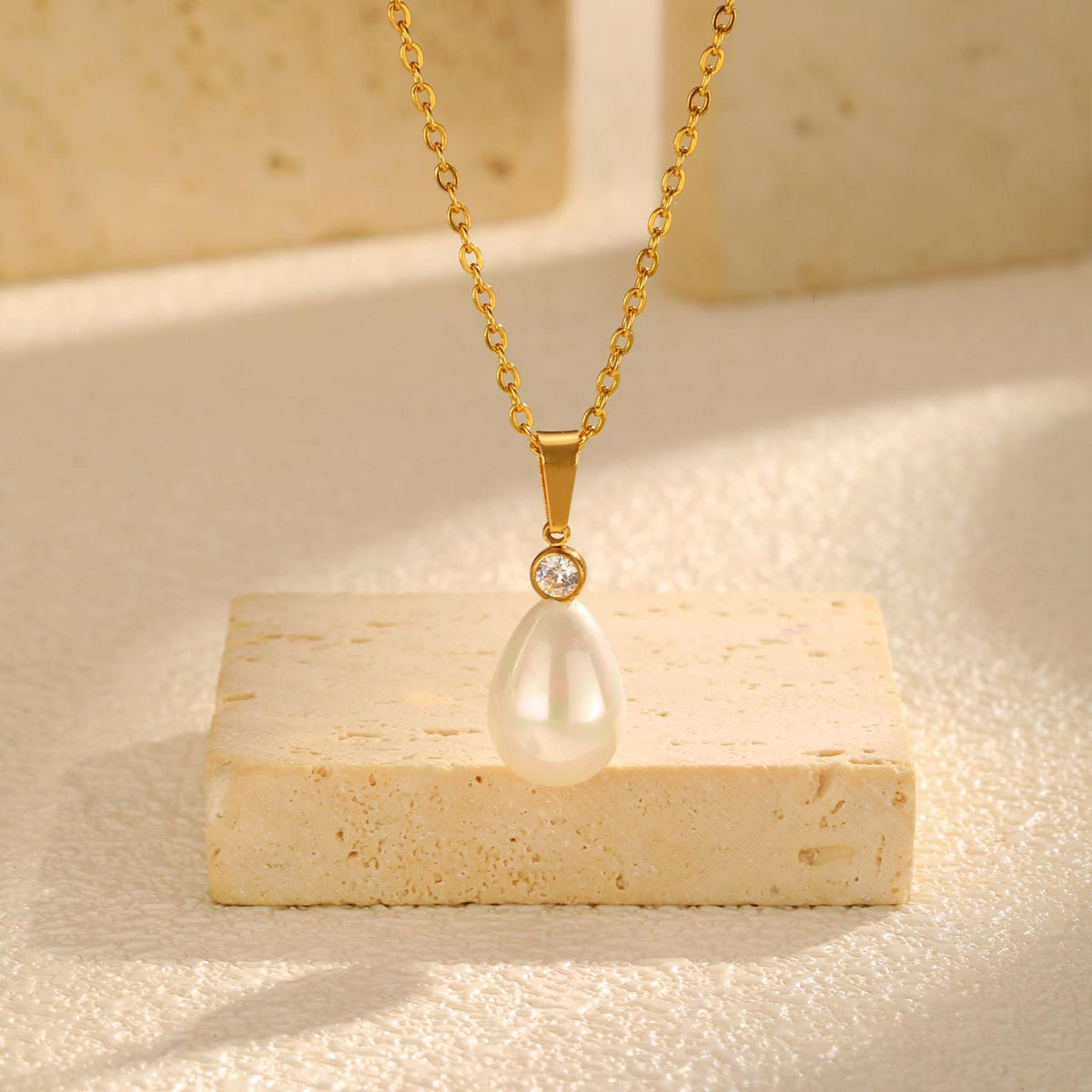 French Premium Stainless Steel Zircon Imitation Pearl Water Drop Pendant Necklace