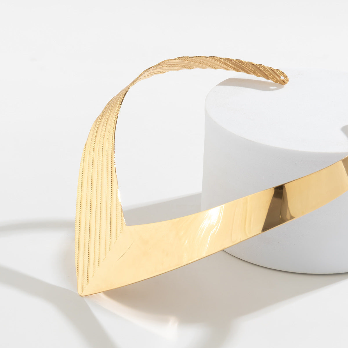 African Cross-border Metal Choker Necklace with V-shaped Collar and Asymmetric Pendant