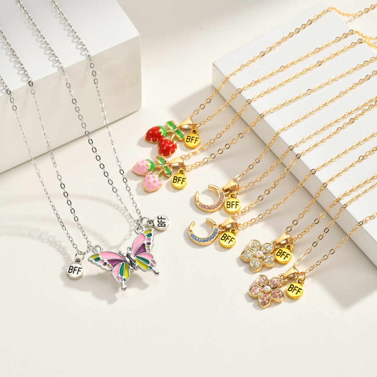 Women's Alloy Strawberry Dopamine Pendant Necklace Two-Piece Set Clavicle Chain