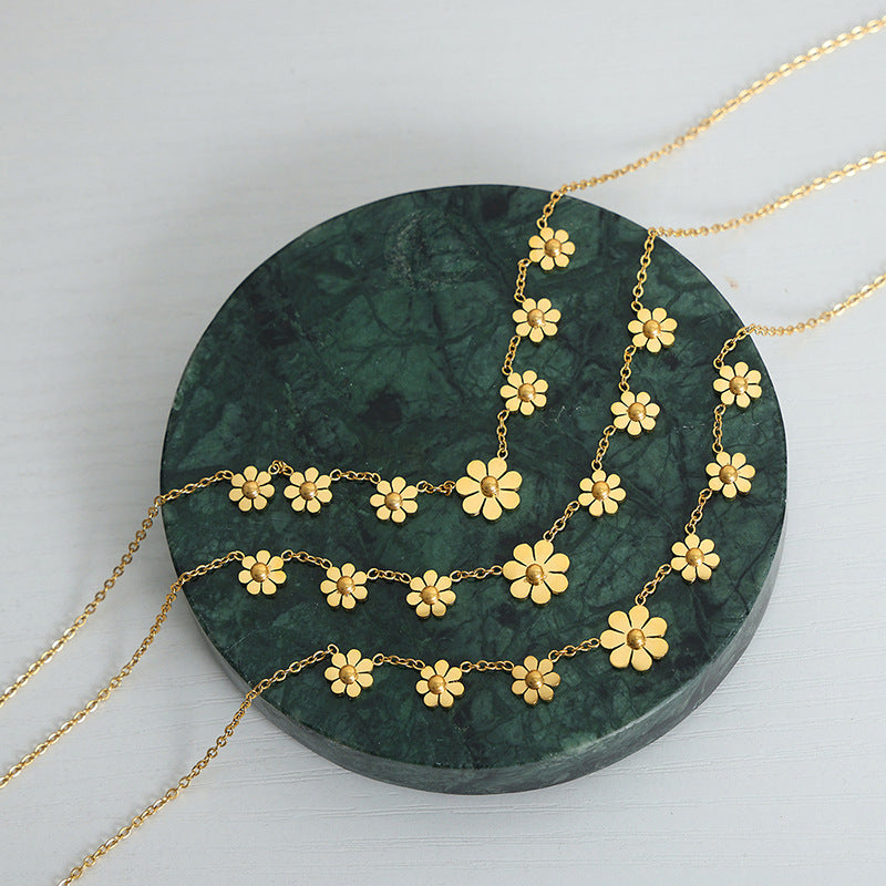 Luxurious Gold-Plated Chrysanthemum Collar Necklace for Stylish Women