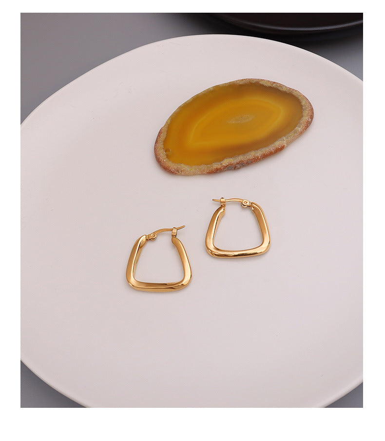 Exaggerated Geometric U-Shaped Earrings with a Touch of Elegance