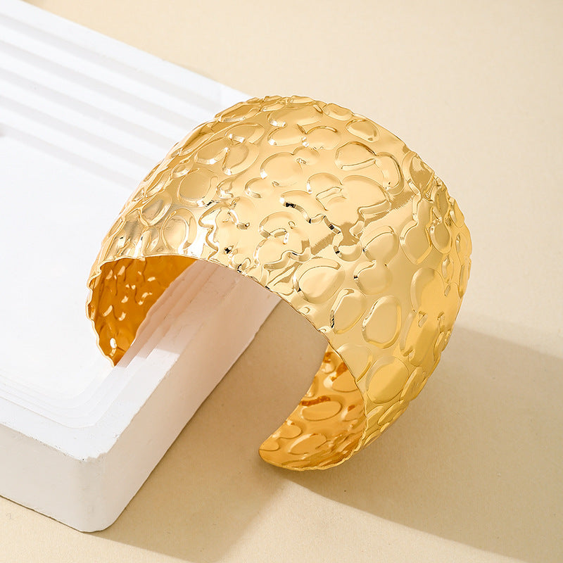 Planderful Vienna Verve Bracelet – Exaggerated Curved Metal Design