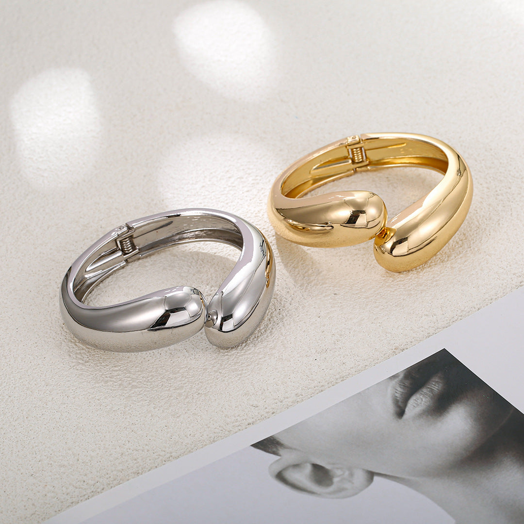 Planderful Vienna Verve Bracelet – Glossy Gold Cross Retro Design