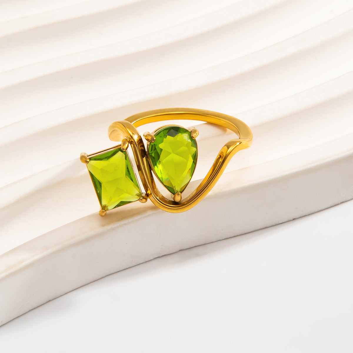 Planderful Vienna Verve Stainless Steel S Curve Zircon Ring For Modern Women Statement Jewelry