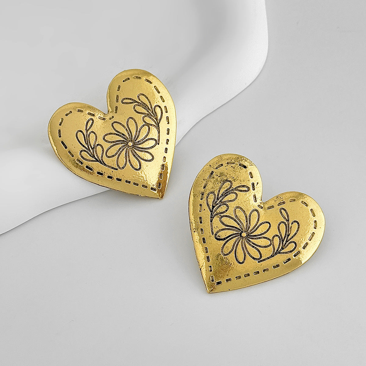 Planderful Vienna Verve Love Shape Stud Earrings Embossed European Retro Heart Jewelry For Women