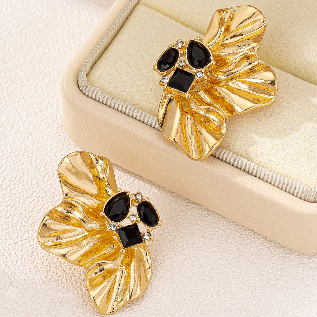 Planderful Vienna Verve Earrings – Fashionable Rhinestone Flower Design