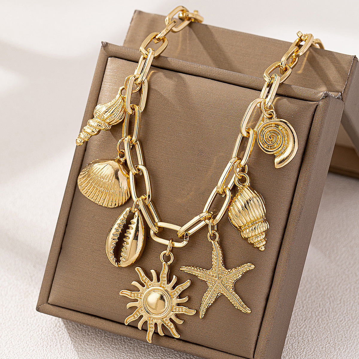 Planderful Vienna Verve Necklace – Fashionable Beach Style Metal Starfish Design