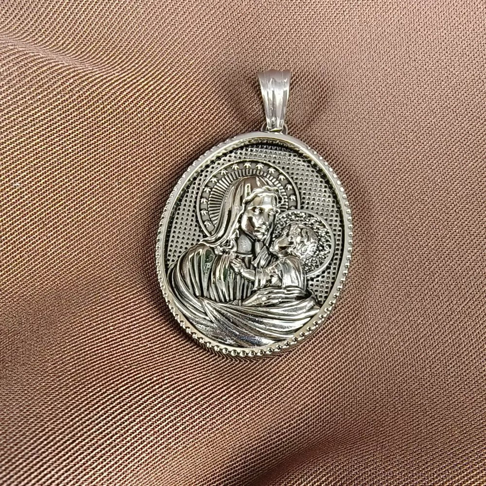 Planderful Unisex Stainless Steel Necklace With 3D Relief Pendant Retro European American Style