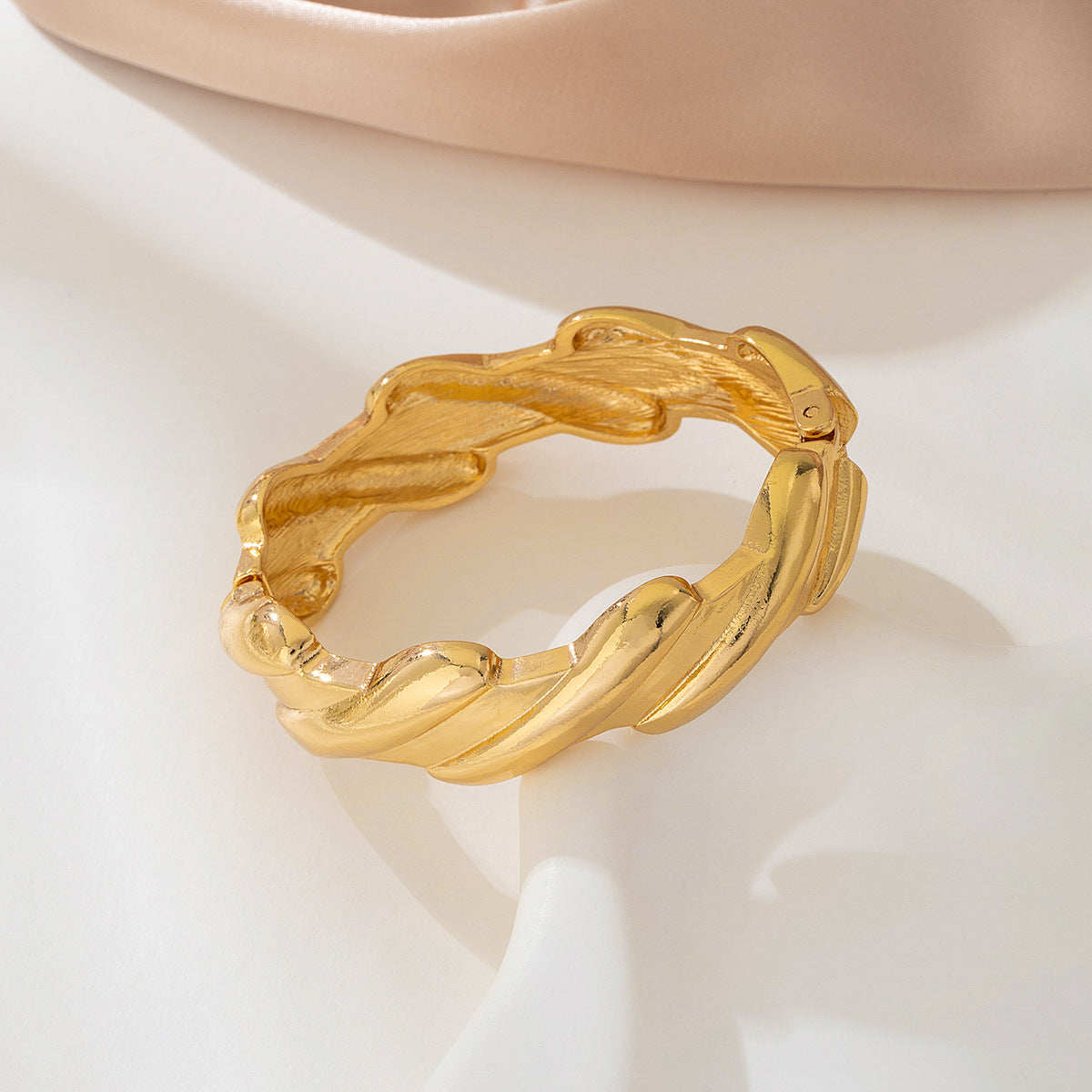 Planderful Vienna Verve Gold Textured Jewelry Set for Women