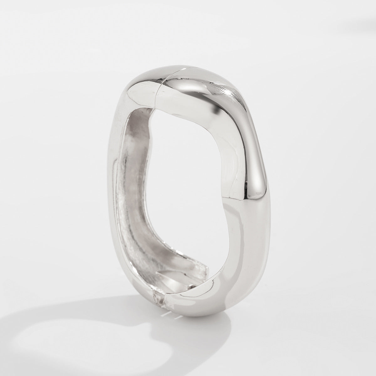 Planderful Vienna Verve Bracelet – Exaggerated Glossy Water Drop Design