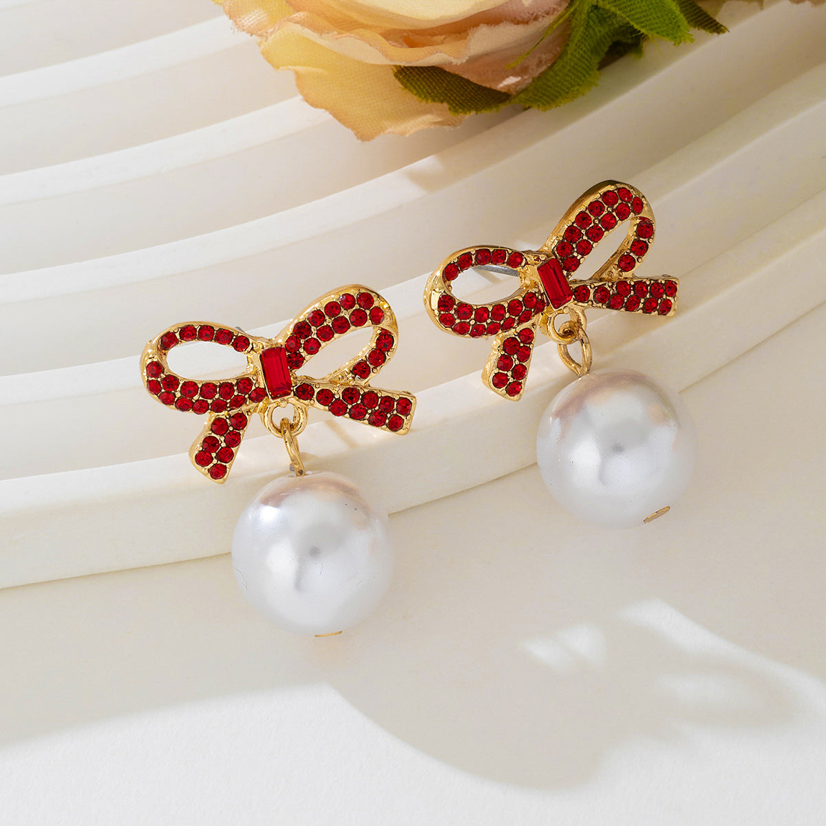 Planderful Vienna Verve Earrings – Elegant Retro Design with Imitation Pearls