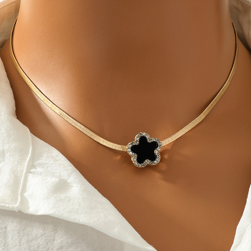 Luxurious Vienna Verve Metal Necklace with Exquisite Design