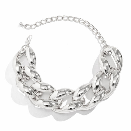 Extravagant Single-Layer Necklace with Bold Chain and Geometric Design for Women