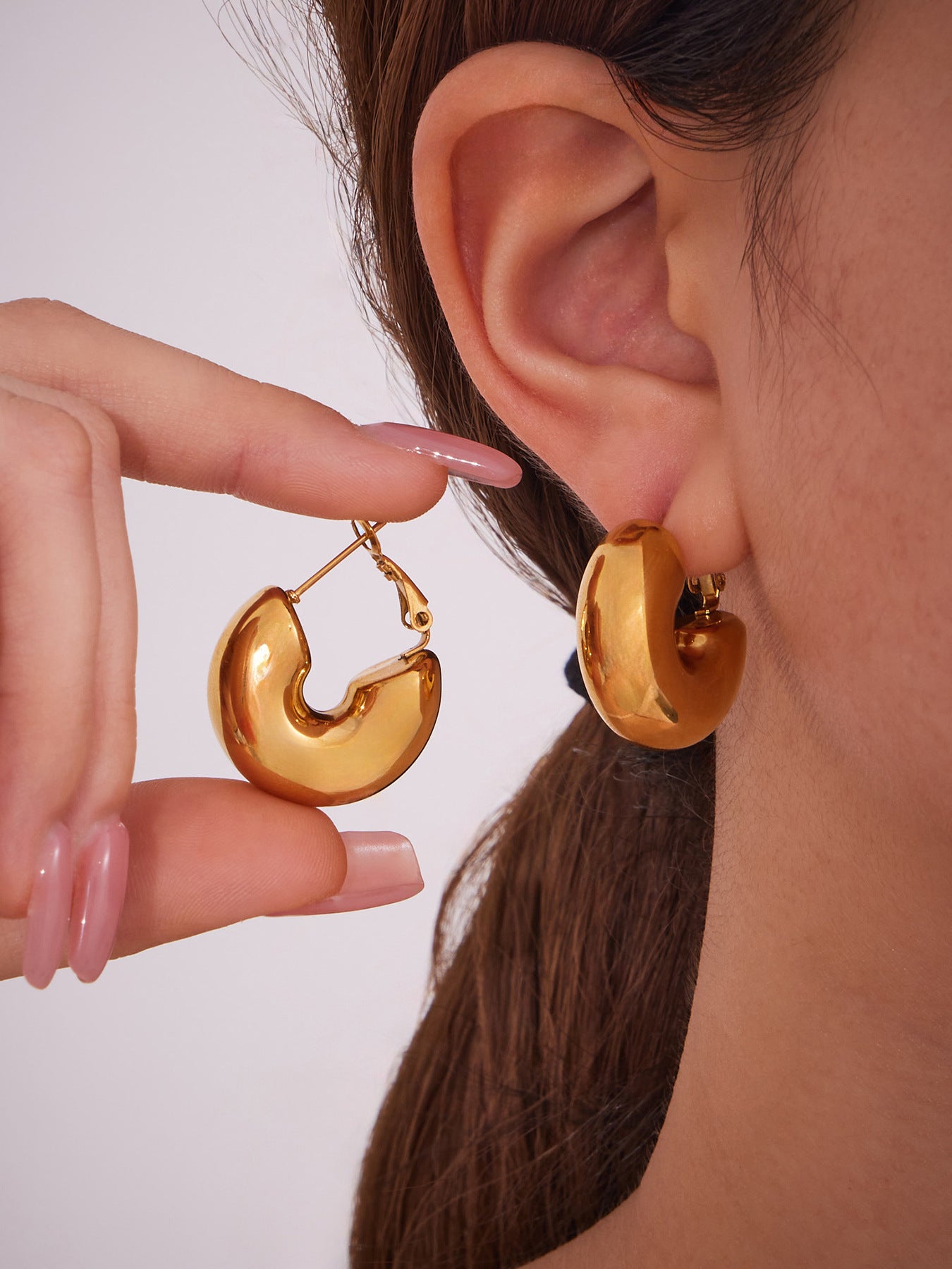 Planderful C Shaped Earrings For Fashion Lovers 18K Gold
