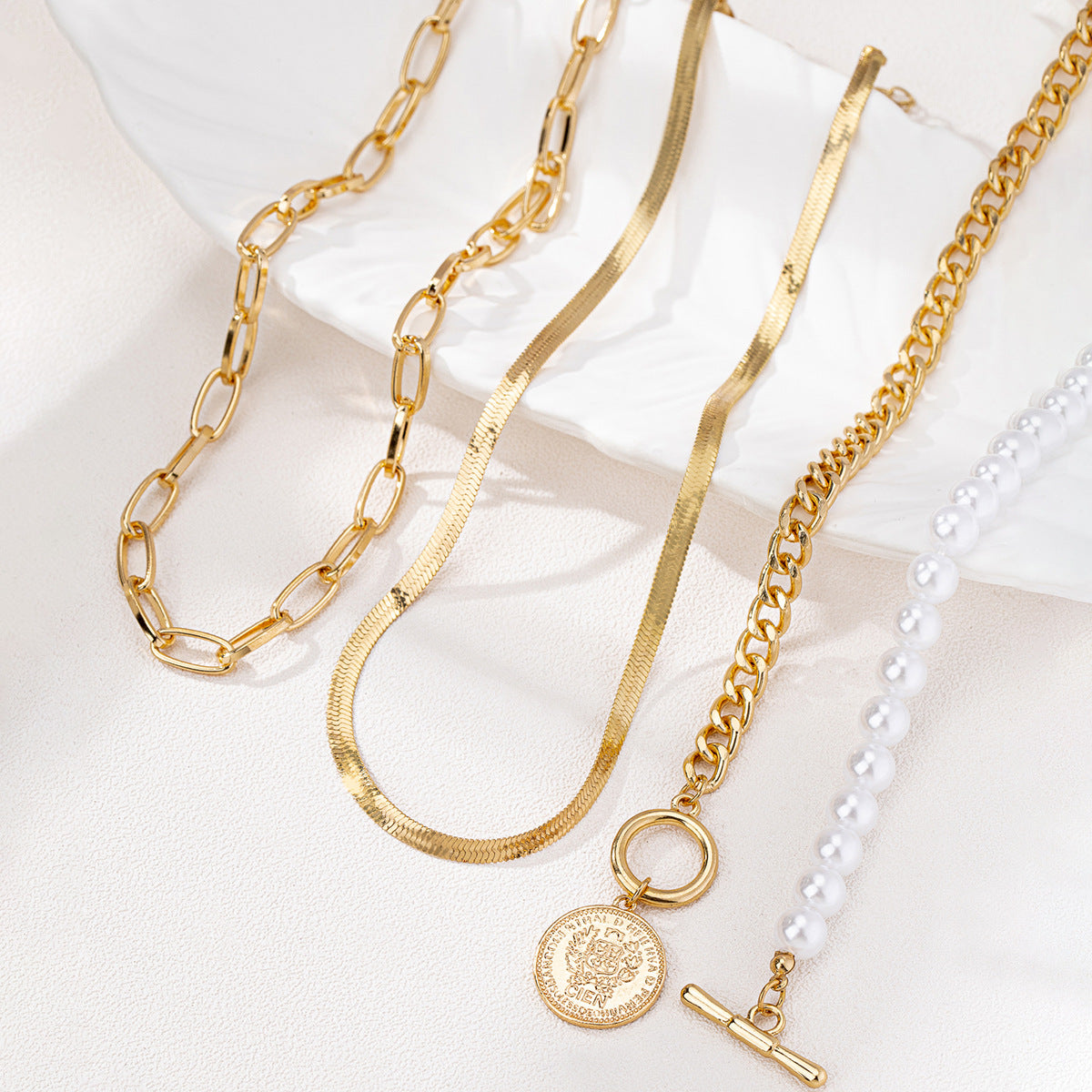 Planderful Vienna Verve Necklace – Fashionable Retro Pearl Metal Chains