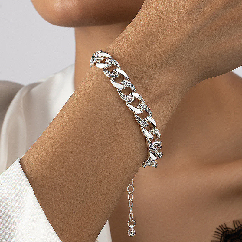 Elegant Vienna Verve Metal Bracelet with Unique Design