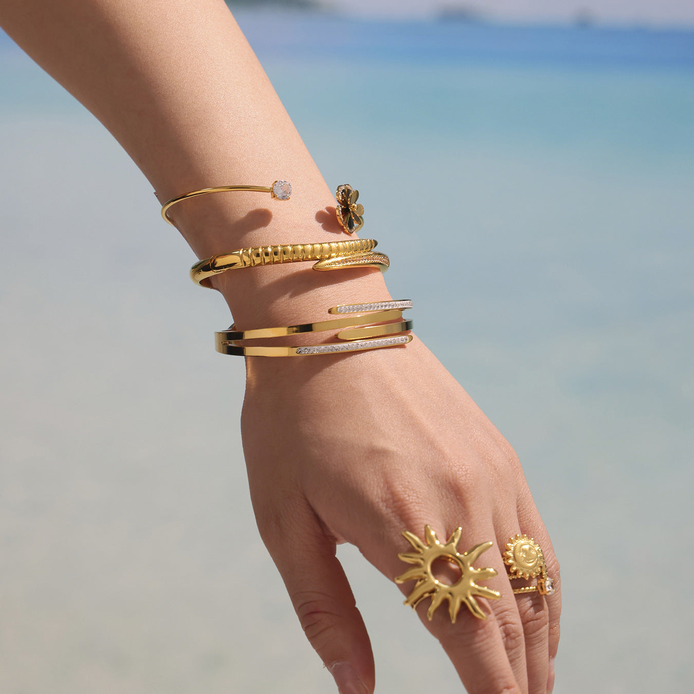 Planderful Gold Plated Zircon Bracelet For Professionals