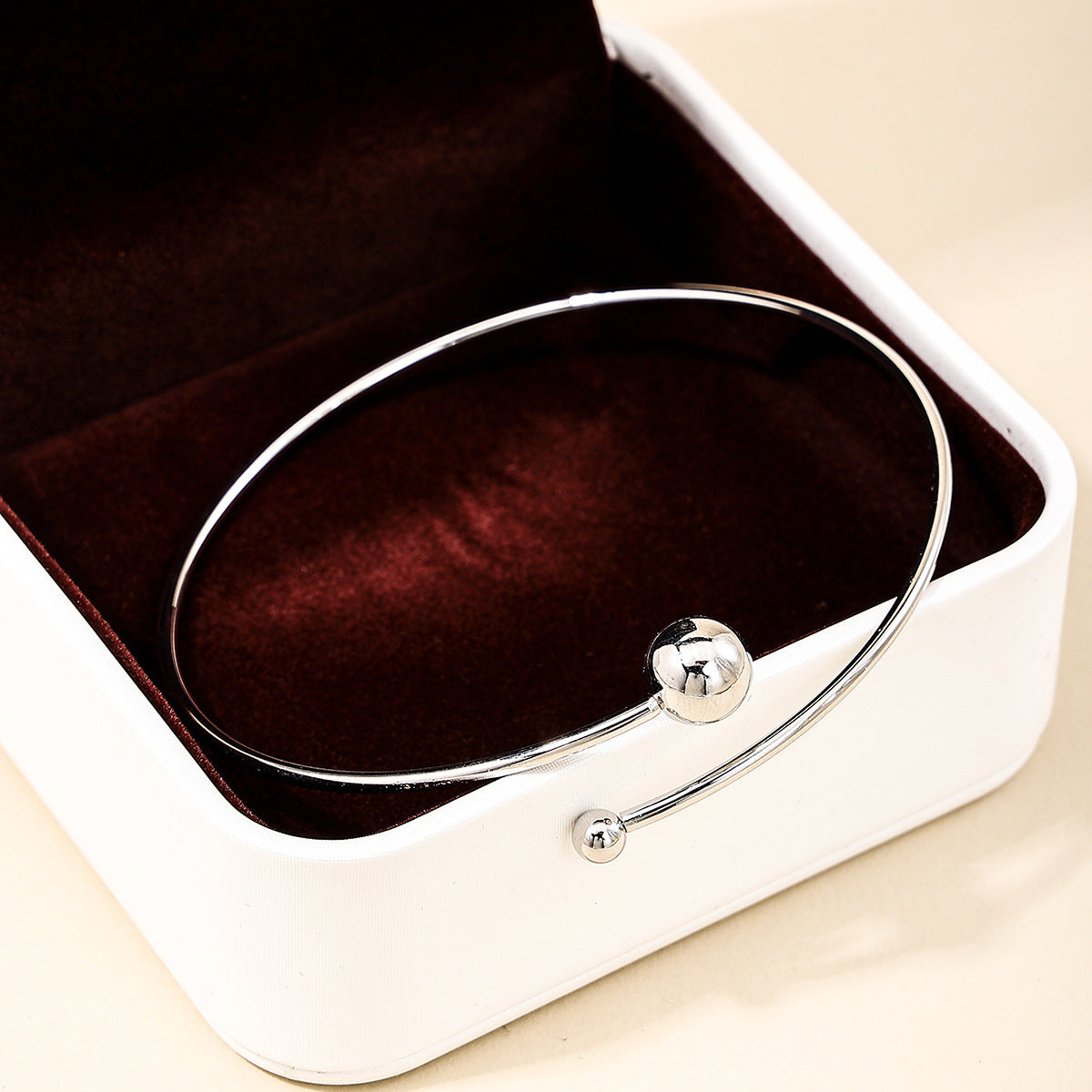 Fashionable Adjustable Women's Bracelet with Elegant Style - High-Quality Metal Jewelry for Wholesale