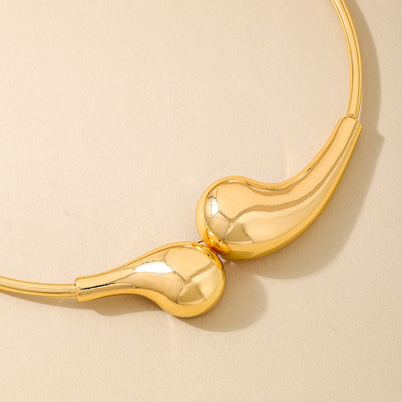 Planderful Vienna Verve Necklace – Exaggerated Retro Gold Water Drop Design
