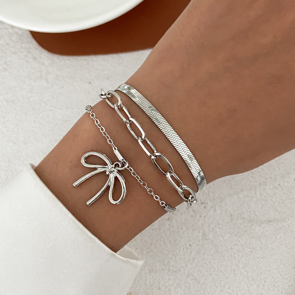 Planderful Vienna Verve Bracelet – Fashionable Imitation Pearl Design