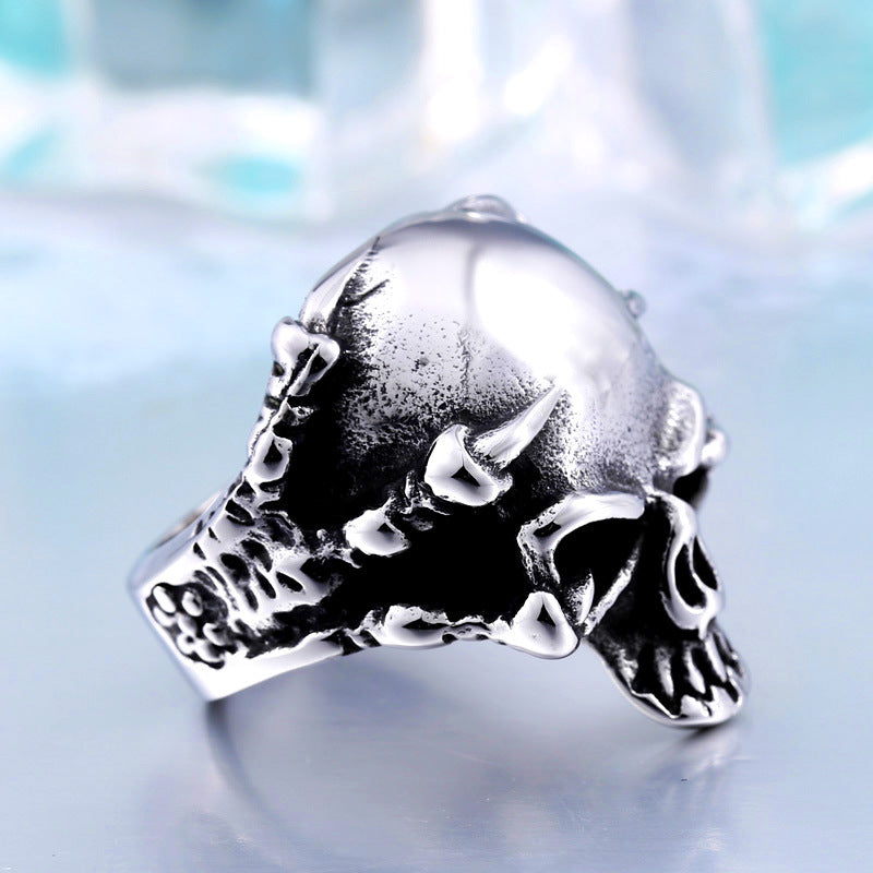 Punk-Inspired Titanium Steel Skull Claw Ring for Men - Wholesale Retro Jewelry