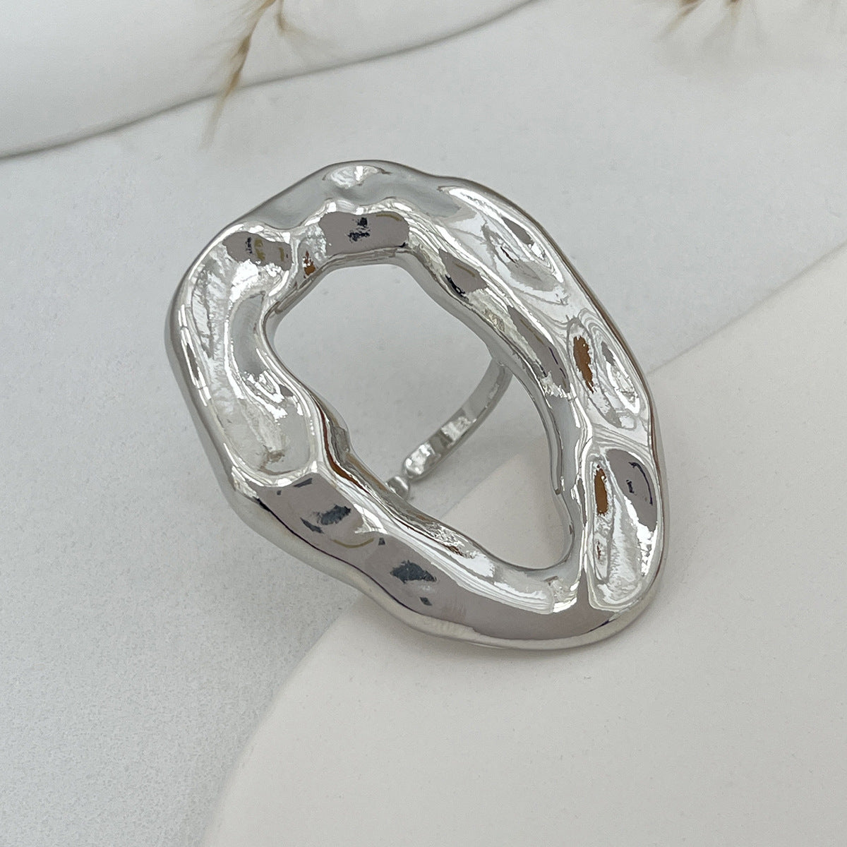 Planderful Vienna Verve Ring – Irregular Floral Design